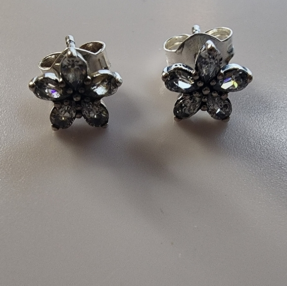 Pandora Sparkling Snowflake Stud Earrings - Picture 3 of 9